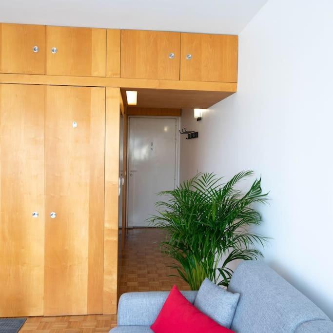 Bright And Quiet Studio, Place D Italie, Apartment *